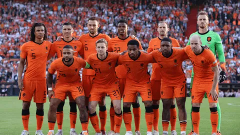 詹姆斯距离常规赛42000分大关仅一步之遥，明日对阵换帅灰熊力争再创新高