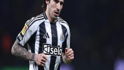 梅西梦幻停球，苏亚雷斯助阵闪电破门